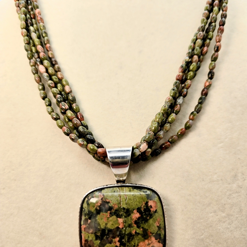 Elegant Green and Pink Stone Necklace - Picture 1 of 10